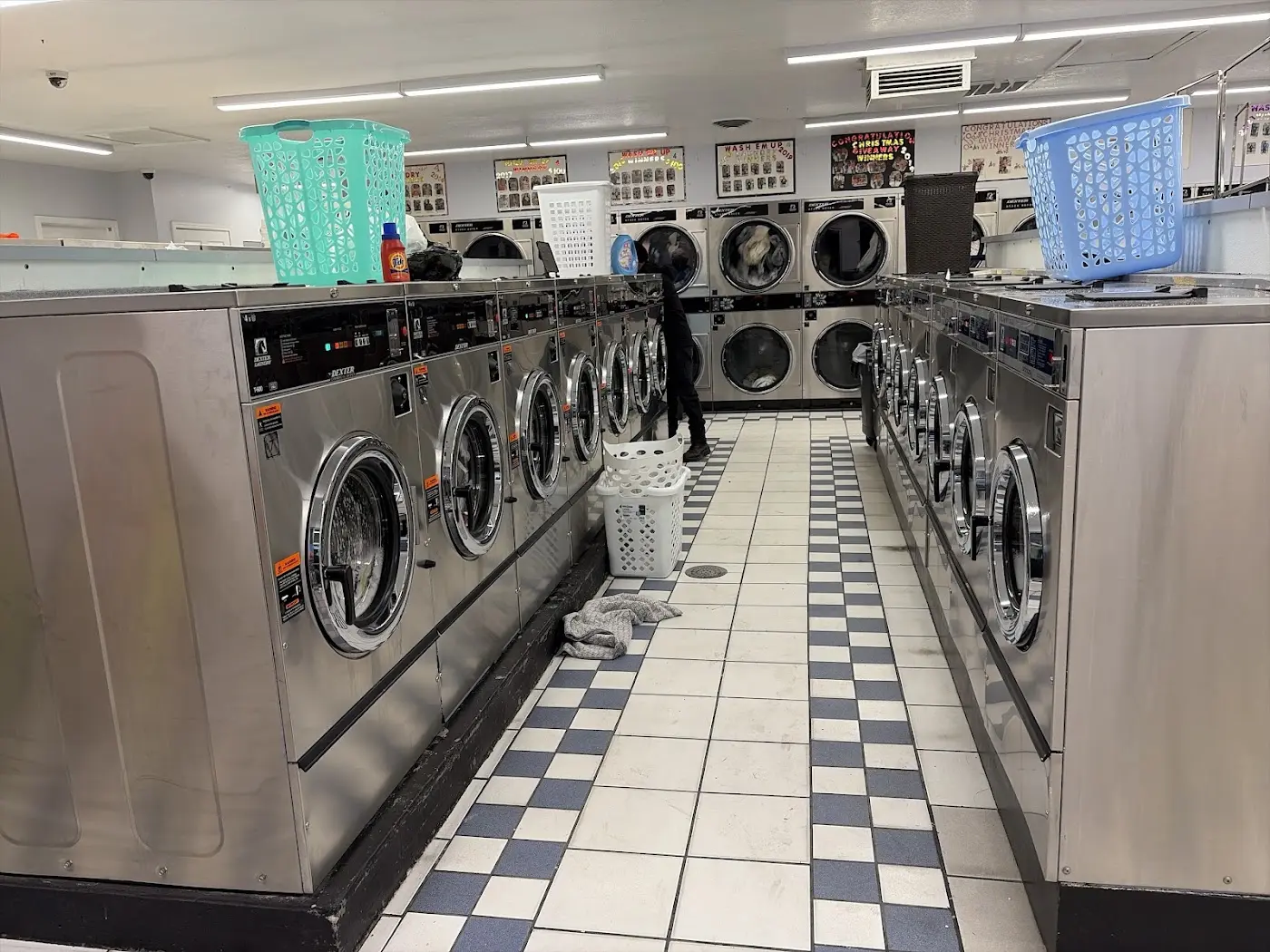 Wash'em Up Laundry #4 - Laundromat Aurora laundry equipment and customer amenities