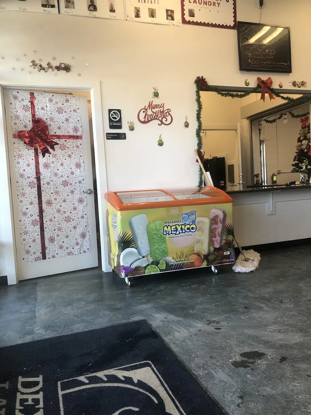 Customer service and supplies at Wash'em Up Laundry #4 - Laundromat Aurora